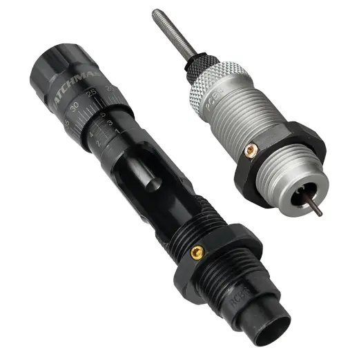 RCBS MatchMaster Duo Die Set 7mm Rem. Mag. Le kit comprend un outil de positionnement micrométrique MatchMaster avec une fenêtre pour un placement facile des balles et une matrice de recalibrage intégral. Assure un rechargement précis et répétable sans l'utilisation de bagues.